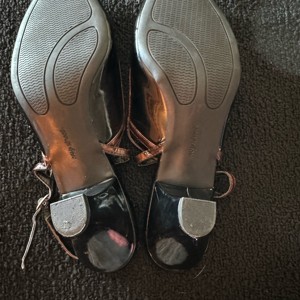 Classy Vintage Easy Street 2.5” Heels - Picture 8 of 9